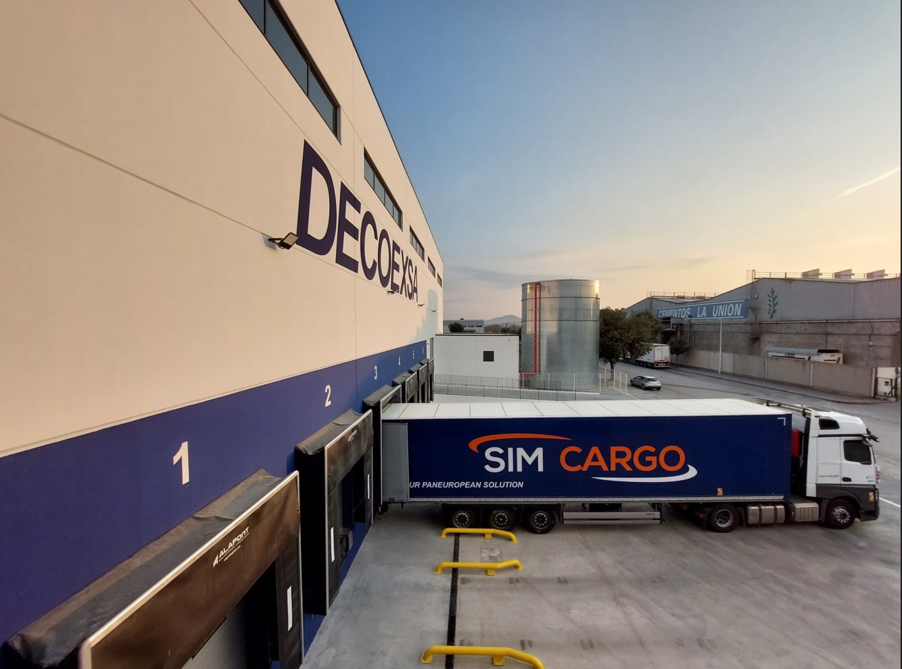 Decoexsa-camiones, logística por carretera, transporte rodado. SIM Cargo